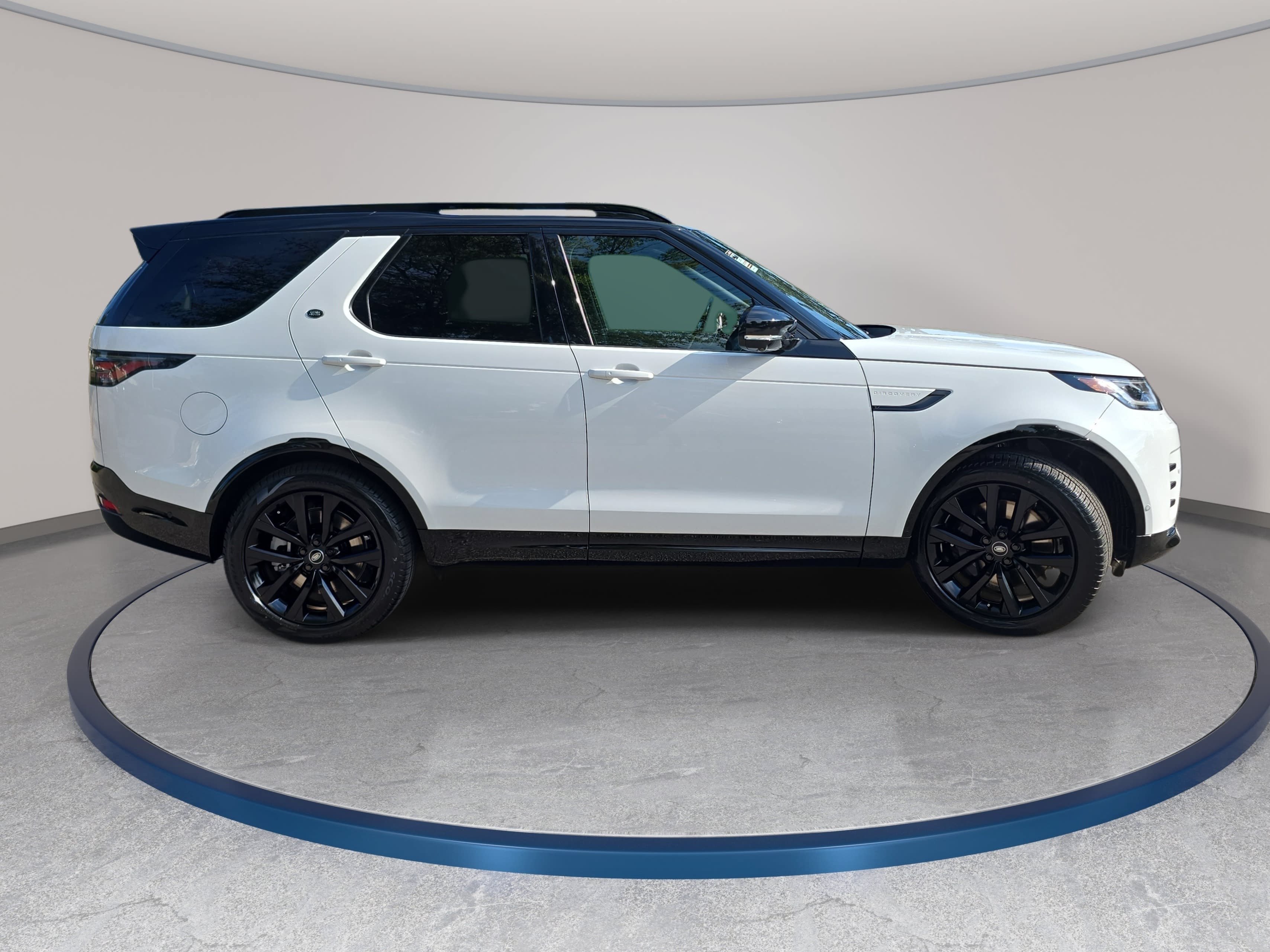 New 2026 Land Rover Discovery Limited Edition AWD/4WD image 4