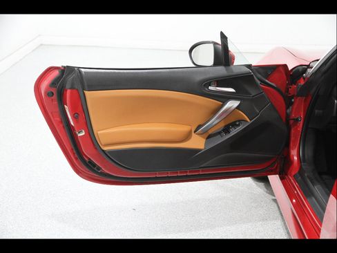 Used 2019 FIAT 124 Spider Lusso w/ Convenience Group RWD image 5