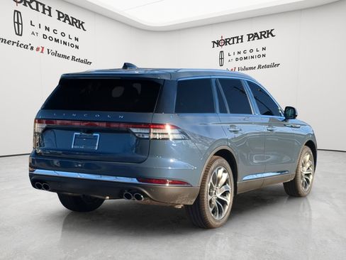 New 2026 Lincoln Aviator AWD image 3