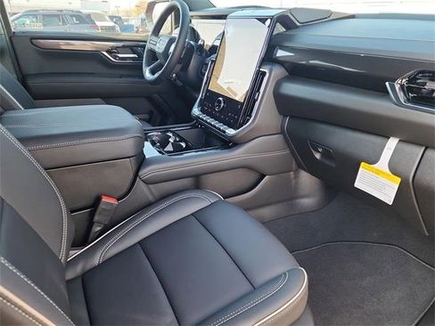 New 2026 GMC Yukon XL Elevation image 17