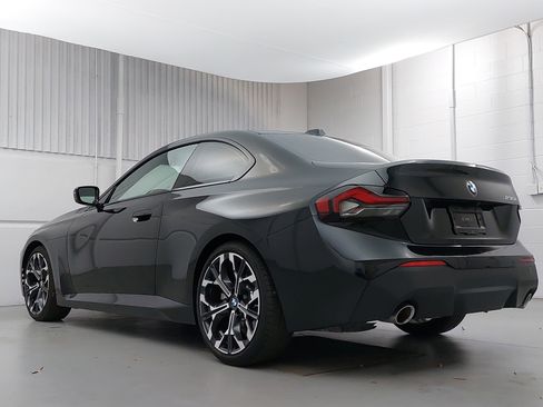 Used 2025 BMW 230i 230i w/ M Sport Package image 3