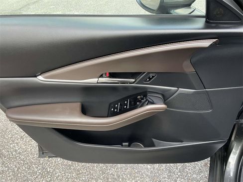 Used 2022 MAZDA CX-30 AWD 2.5 S w/ Premium Package image 16