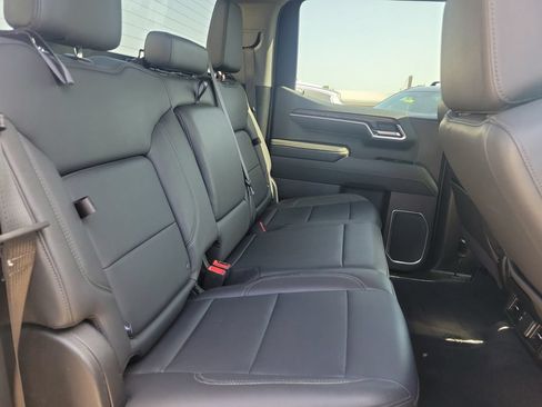 Used 2025 GMC Sierra 1500 SLT AWD/4WD image 31