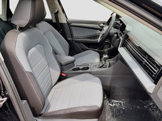 New 2026 Volkswagen Jetta SE FWD image 25