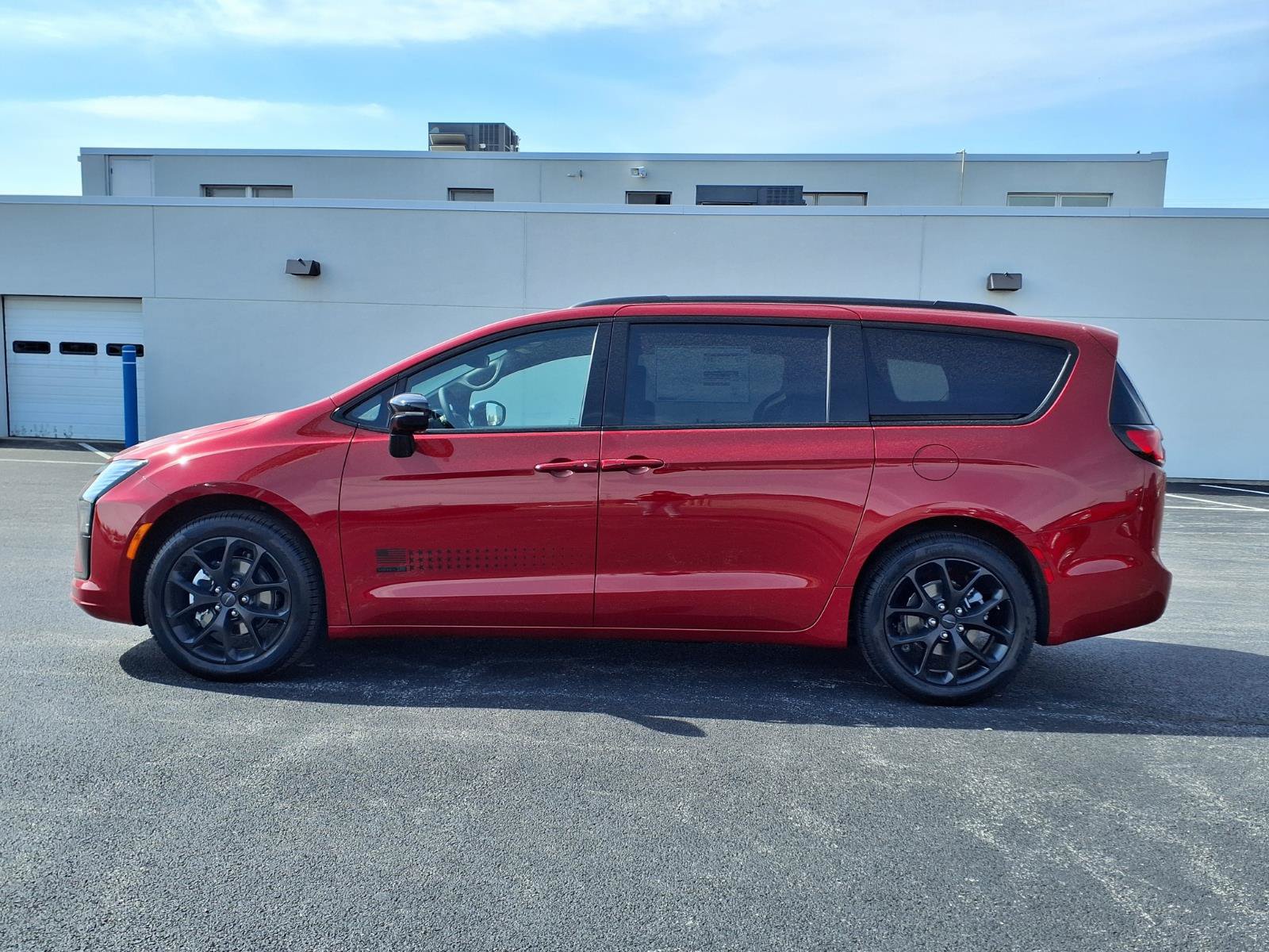 New 2027 Chrysler Pacifica Select FWD image 8