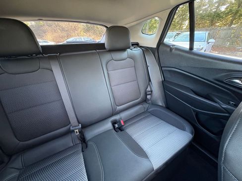 Used 2025 Chevrolet Trax LT image 33