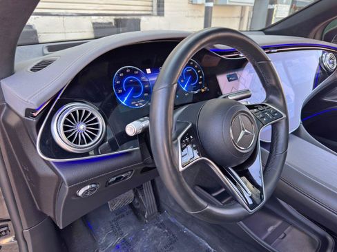 Used 2023 Mercedes-Benz EQS 580 4MATIC SUV w/ Exclusive Trim Package image 13