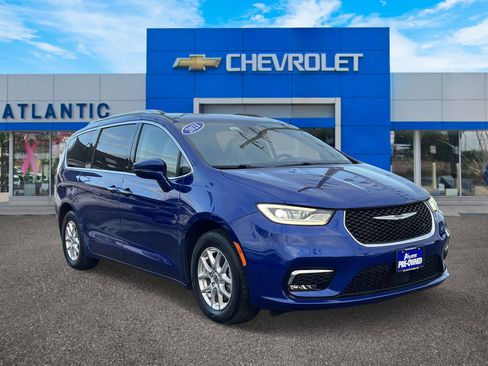Used 2021 Chrysler Pacifica Touring-L image 2