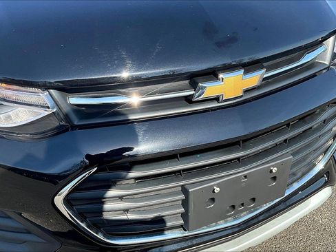 Used 2022 Chevrolet Trax LT w/ LT Convenience Package image 24