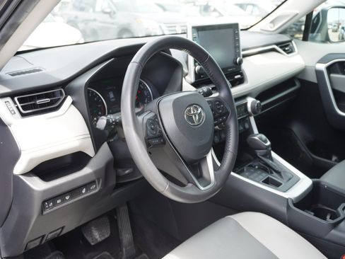Used 2022 Toyota RAV4 XLE Premium AWD/4WD image 21