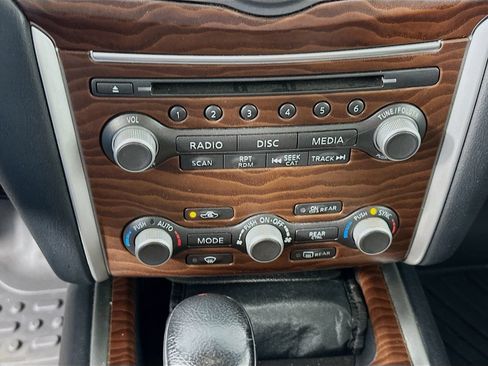 Used 2020 Nissan Pathfinder Platinum AWD/4WD image 16