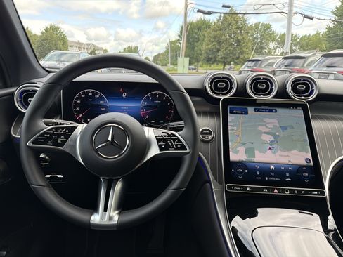 Used 2026 Mercedes-Benz GLC 300 4MATIC image 11