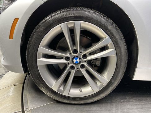 Used 2018 BMW 330i xDrive Sedan AWD/4WD image 14