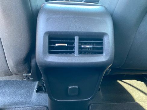 Used 2018 Chevrolet Equinox LT FWD image 22