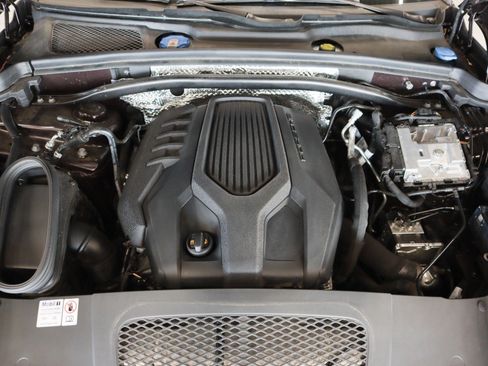 Certified 2024 Porsche Macan AWD/4WD image 24