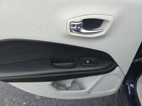 Used 2019 Jeep Compass Latitude w/ Popular Equipment Group image 18