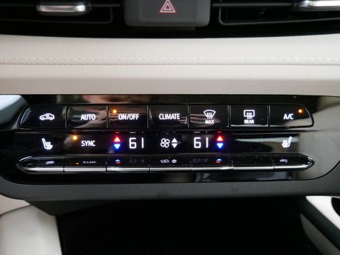 Used 2023 Buick Envision Preferred AWD/4WD image 20