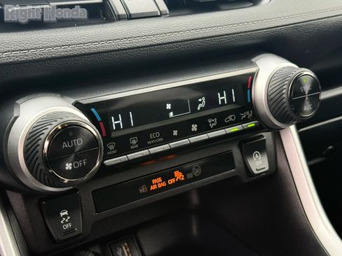 Used 2025 Toyota RAV4 XLE image 22