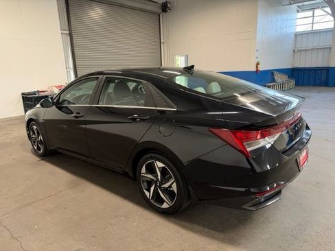 Used 2023 Hyundai Elantra Limited FWD image 5