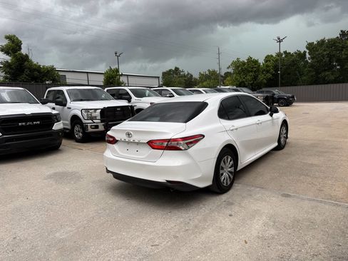 Used 2018 Toyota Camry FWD image 5