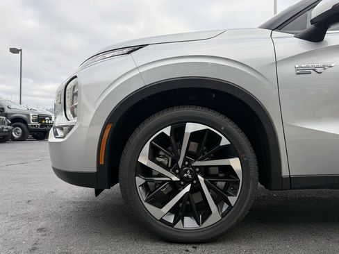 Used 2025 Mitsubishi Outlander SE image 33