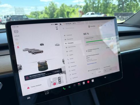 Used 2022 Tesla Model Y Long Range AWD/4WD image 30