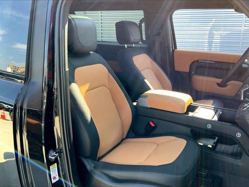 Used 2023 Land Rover Defender 90 X-Dynamic SE image 8