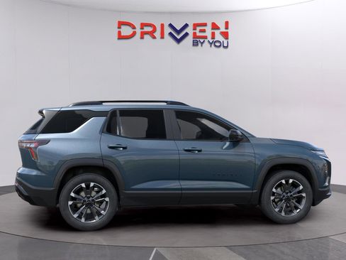 New 2026 Chevrolet Equinox RS w/ Convenience Package III FWD image 4