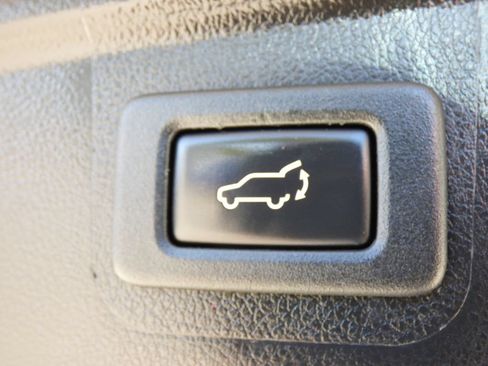 Used 2019 Subaru Outback 2.5i Touring AWD/4WD image 13