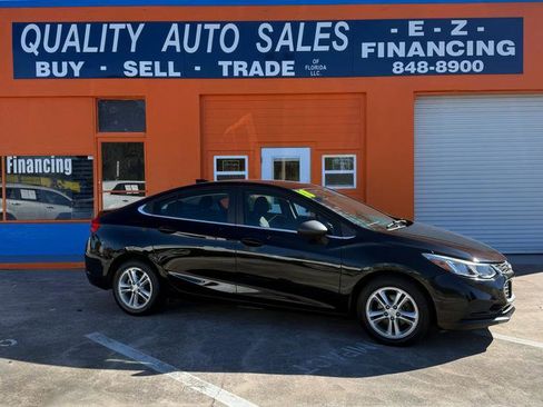 Used 2018 Chevrolet Cruze LT image 1