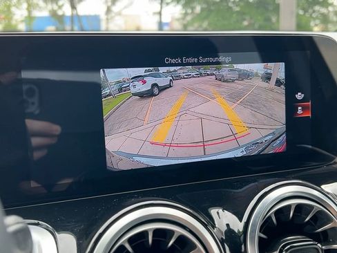 Used 2022 Mercedes-Benz GLB 250 image 25