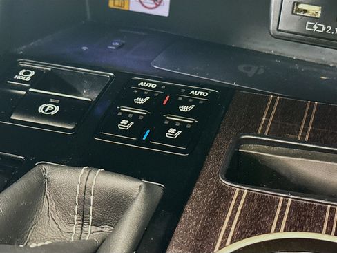 Used 2022 Lexus RX 450hL Luxury w/ Accessory Package (P1) image 22