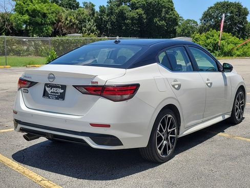 Used 2025 Nissan Sentra SR w/ SR Premium Package FWD image 4