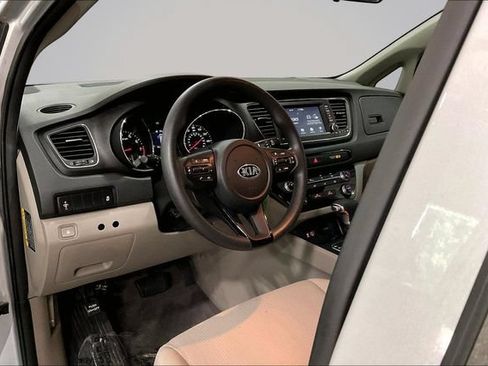 Used 2019 Kia Sedona LX FWD image 14