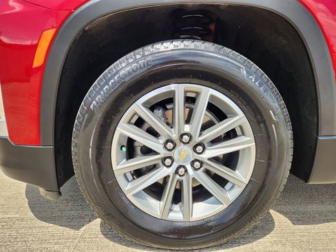 Used 2023 Chevrolet Traverse LT FWD image 18