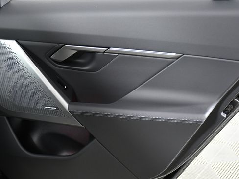 Used 2025 BMW i5 xDrive40 w/ Premium Package image 26