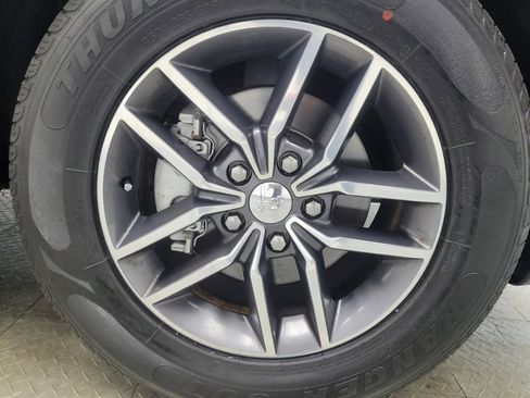 Used 2017 Jeep Grand Cherokee Limited image 31