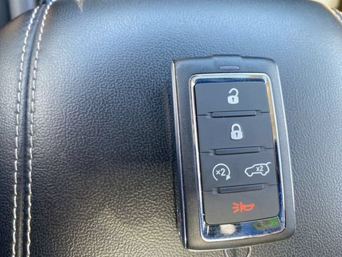 Used 2023 Jeep Grand Cherokee L Limited AWD/4WD image 24