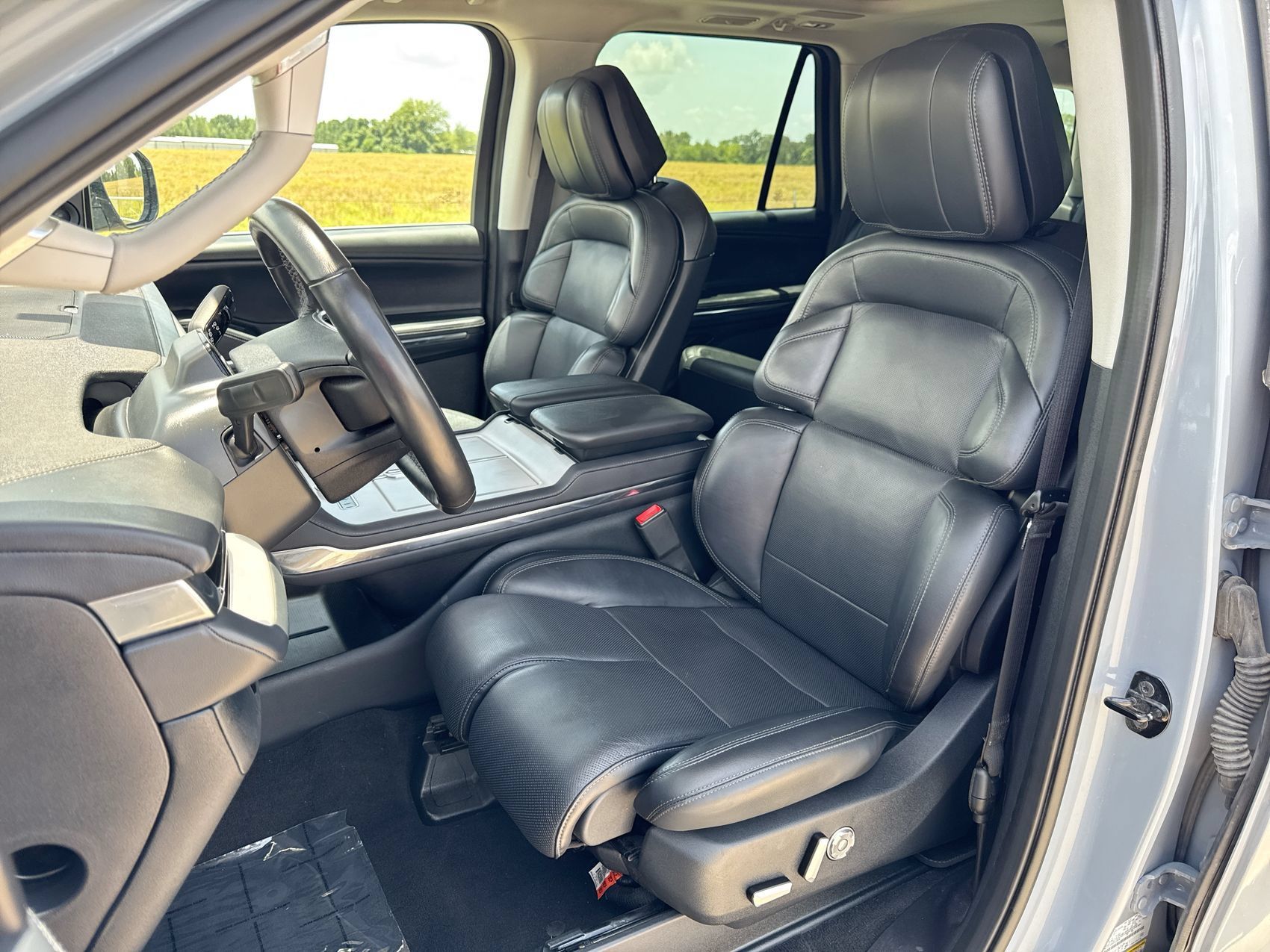 Used 2025 Lincoln Navigator Reserve AWD/4WD image 11