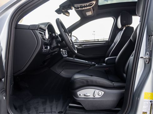 Certified 2026 Porsche Macan AWD/4WD image 24