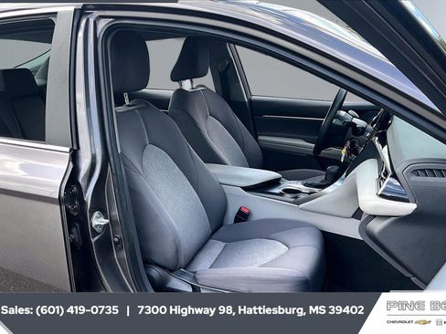 Used 2023 Toyota Camry LE image 6