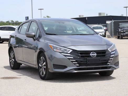 Used 2025 Nissan Versa SV FWD image 4