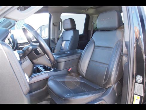 Used 2021 GMC Sierra 2500 Denali w/ Denali Black Diamond Edition image 18