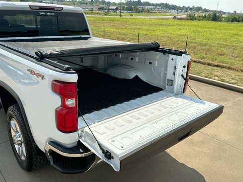 Used 2022 Chevrolet Silverado 2500 LTZ w/ LTZ Convenience Package image 22