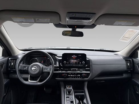 Used 2025 Nissan Pathfinder SV image 3