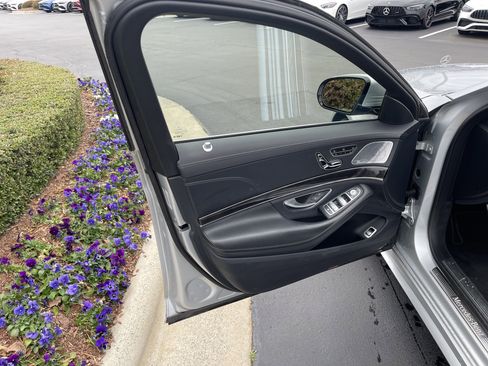 Used 2019 Mercedes-Benz S 560 Sedan image 14