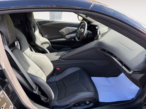 Used 2021 Chevrolet Corvette Stingray Premium Cpe w/ Z51 Performance Package image 24