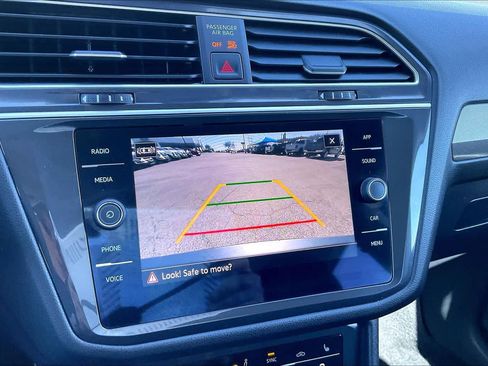 Used 2024 Volkswagen Tiguan SE image 27