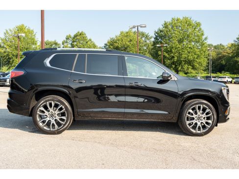 New 2027 GMC Acadia Denali Ultimate w/ LPO, Black Badging Package AWD/4WD image 9