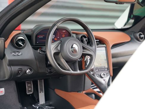Used 2018 McLaren 720S Performance RWD image 3